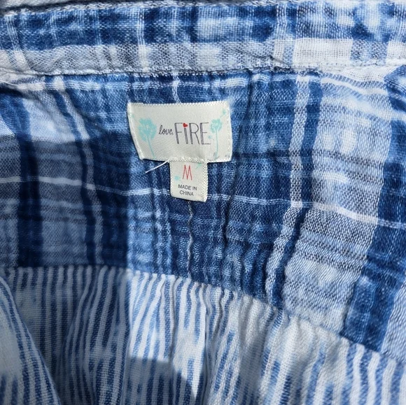 Love Fire Cotton Sleeveless Button Down Shirt Size Medium - Picture 2 of 5
